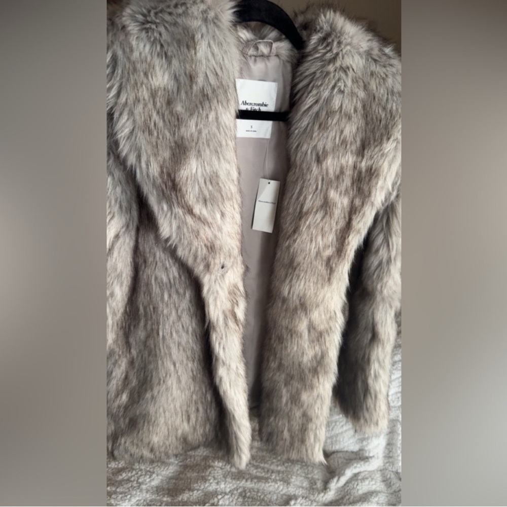 NWT Abercrombie & Fitch Faux Fur Coat - Picture 6 of 8